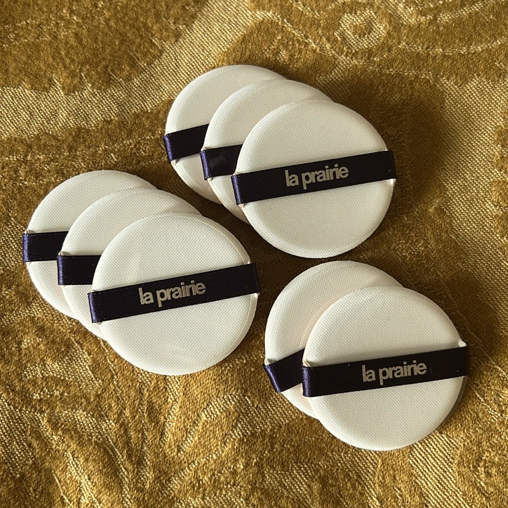 La Prairie 8-Small Luxury Makeup Sponges / Plastic Piece Over Each Sponge